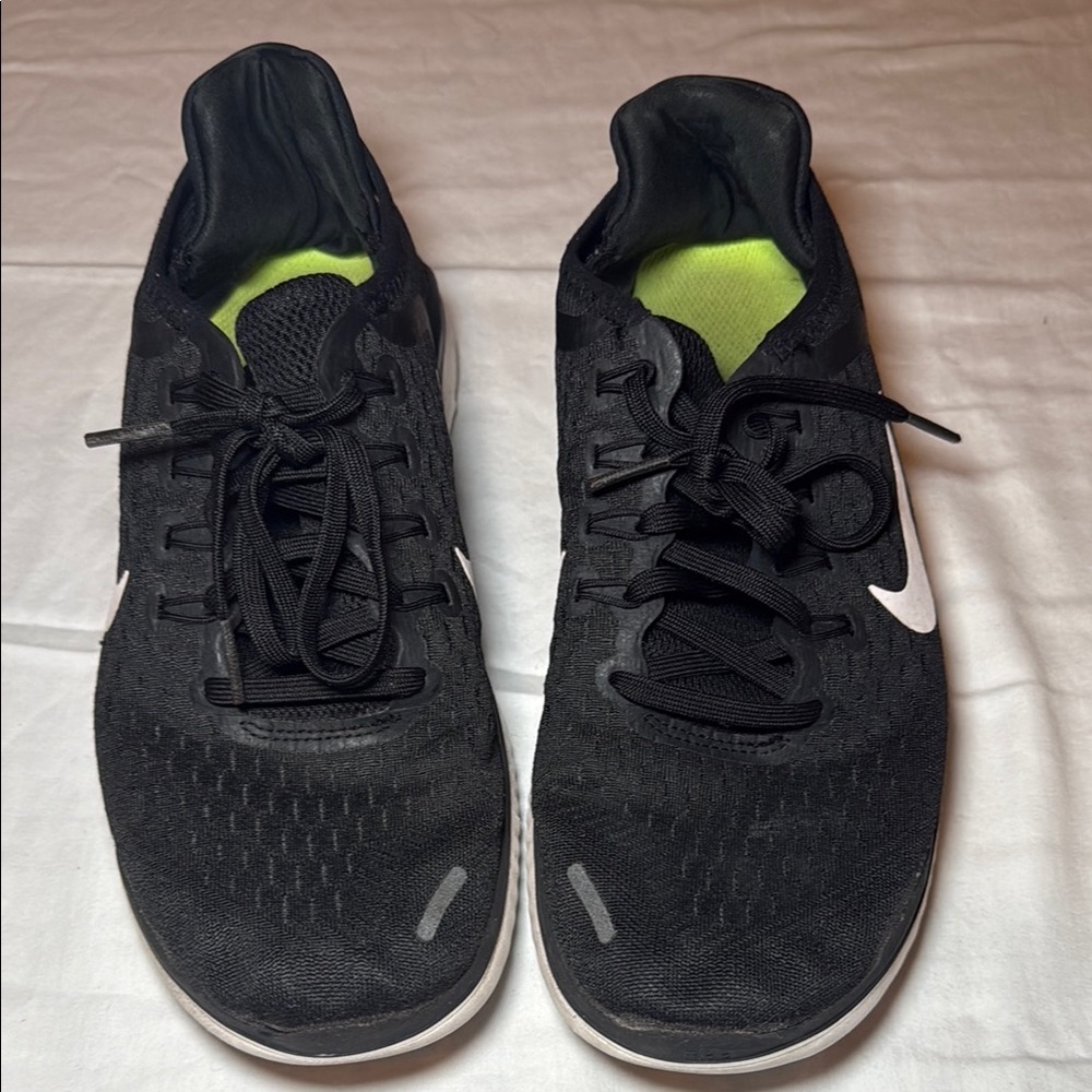 Nike 2018 Black and White Free Rn Women’s Athletic Shoes Size 8.5 VGUC
